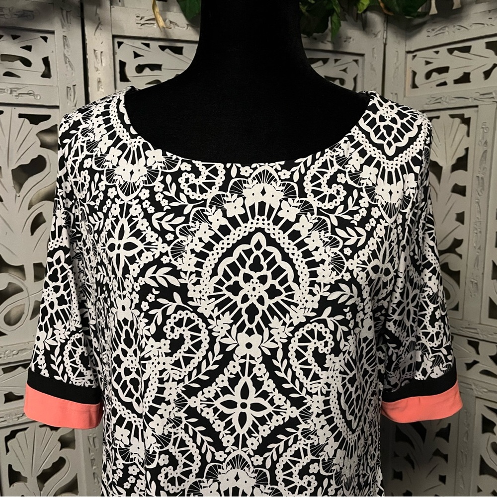 MASISON LEIGH Sassy black white & pink with floral design mid sleeve midi dress - Picture 3 of 9